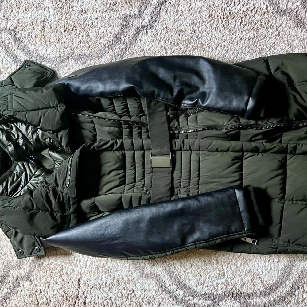 Guess coat in perfect condition.